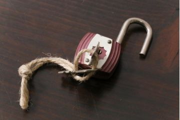 アンティーク雑貨　昭和レトロ　M.K.C　可愛らしい色合いのパドロックキー(南京錠、鍵、錠前)(3)