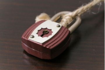 アンティーク雑貨　昭和レトロ　M.K.C　可愛らしい色合いのパドロックキー(南京錠、鍵、錠前)(3)