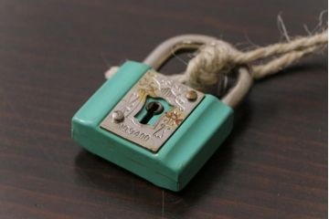 アンティーク雑貨　昭和レトロ　S.K.C　錠の彫りがお洒落なパドロックキー(南京錠、鍵、錠前)