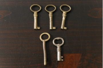 アンティーク雑貨　アンティーク　シャビーな雰囲気が魅力的なキー(鍵、カギ)5本セット