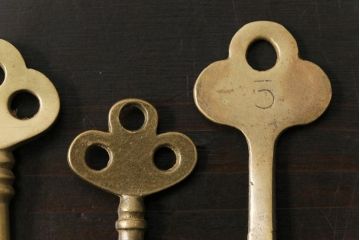 アンティーク雑貨　イギリスアンティーク　シャビーな風合いが魅力のキー4本セット(鍵、カギ)