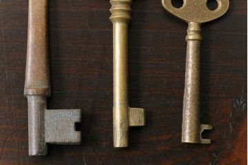 アンティーク雑貨　イギリスアンティーク　シャビーな風合いが魅力のキー4本セット(鍵、カギ)