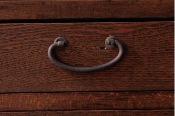 レトロ家具　昭和レトロ　タモ・ブナ材　鉄脚付き　ワークスペースにおすすめな温もり溢れる縦型小引き出し(サイドチェスト)