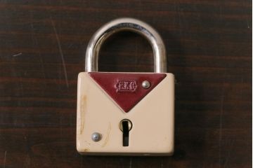 アンティーク雑貨　昭和レトロ　S.K.C　淡いカラーが可愛らしいパドロックキー(南京錠、鍵、錠前)(2)