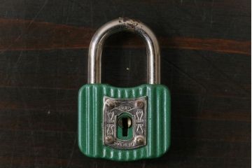 アンティーク雑貨　昭和レトロ　MOLA　ビビットなカラーのパドロックキー(南京錠、鍵、錠前)(1)