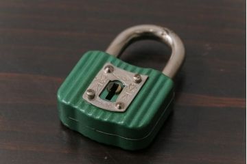 アンティーク雑貨　昭和レトロ　MOLA　ビビットなカラーのパドロックキー(南京錠、鍵、錠前)(1)