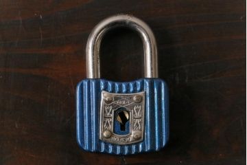 アンティーク雑貨　昭和レトロ　MOLA　ビビットなカラーのパドロックキー(南京錠、鍵、錠前)(2)