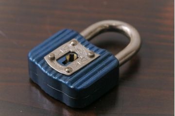 アンティーク雑貨　昭和レトロ　MOLA　ビビットなカラーのパドロックキー(南京錠、鍵、錠前)(2)