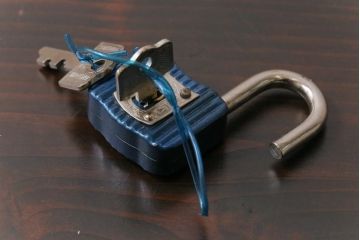 アンティーク雑貨　昭和レトロ　MOLA　ビビットなカラーのパドロックキー(南京錠、鍵、錠前)(2)