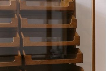 ビンテージ家具　イギリスヴィンテージ　Dudley Co.Lt　オーク材　メンズライクな佇まいのシャツケース(ガラスケース、ショーケース)