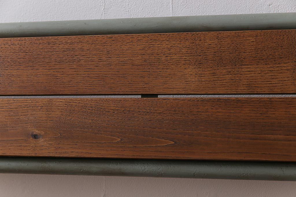 レトロ家具　リメイク家具　懐かしい面影が宿るパイプ脚のレトロなベンチ(長椅子)