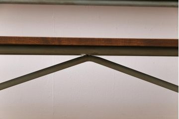 レトロ家具　リメイク家具　懐かしい面影が宿るパイプ脚のレトロなベンチ(長椅子)