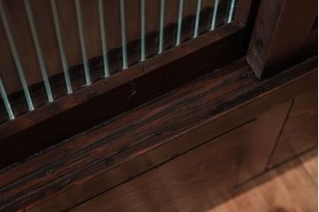 アンティーク家具　和製アンティーク　天板リメイク　モダンシックな雰囲気漂う収納棚(カウンターテーブル、食器棚、本箱)