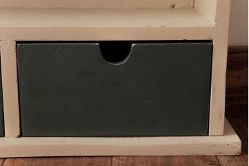 中古　無垢材　ペイント家具　レトロな雰囲気が味のある小振りな飾り棚