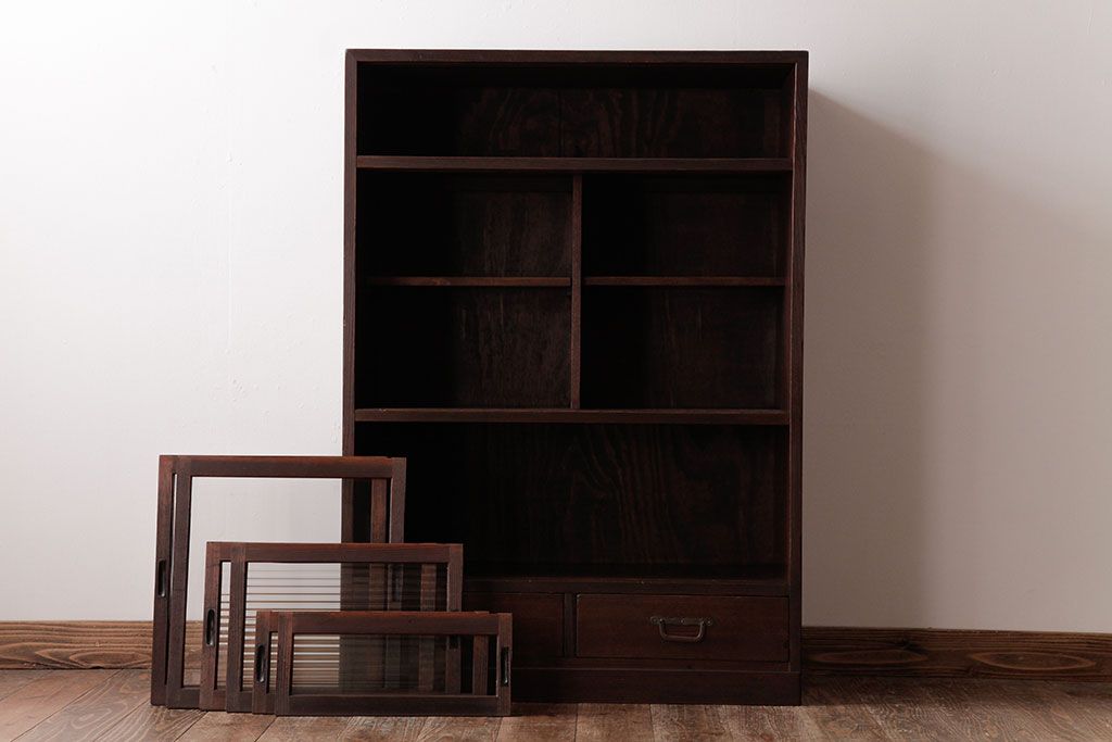 レトロ家具　昭和レトロ　古い木の質感が味わい深いガラス収納棚(食器棚)