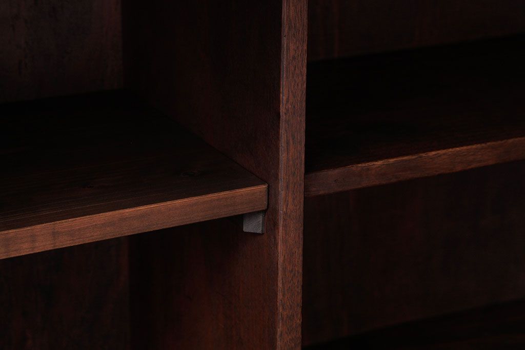 レトロ家具　昭和レトロ　古い木の質感が味わい深いガラス収納棚(食器棚)