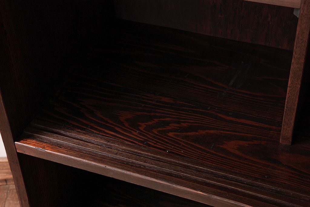 レトロ家具　昭和レトロ　古い木の質感が味わい深いガラス収納棚(食器棚)