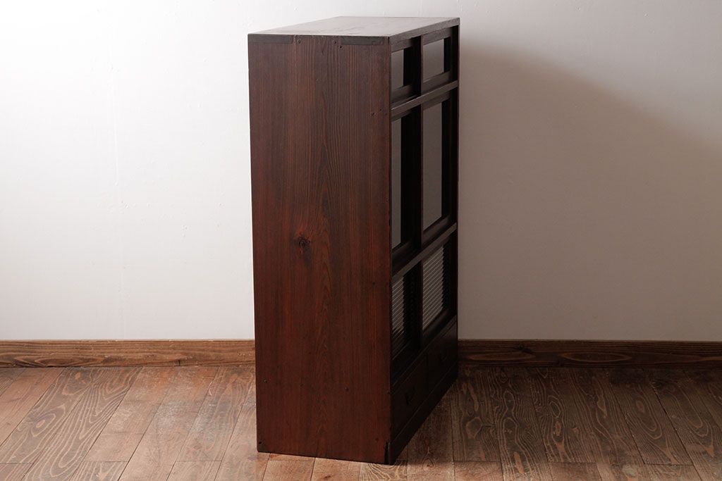 レトロ家具　昭和レトロ　古い木の質感が味わい深いガラス収納棚(食器棚)