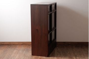 レトロ家具　昭和レトロ　古い木の質感が味わい深いガラス収納棚(食器棚)