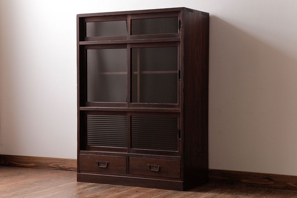 レトロ家具　昭和レトロ　古い木の質感が味わい深いガラス収納棚(食器棚)