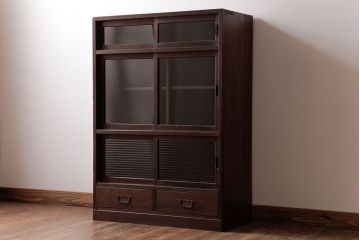 レトロ家具　昭和レトロ　古い木の質感が味わい深いガラス収納棚(食器棚)