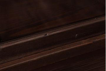 レトロ家具　昭和レトロ　古い木の質感が味わい深いガラス収納棚(食器棚)