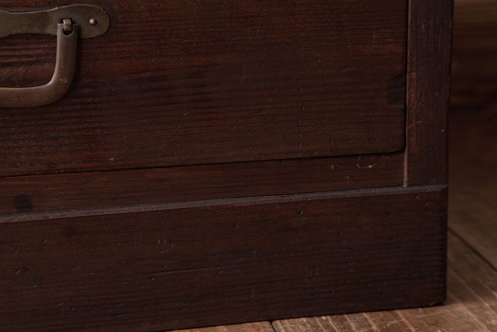 レトロ家具　昭和レトロ　古い木の質感が味わい深いガラス収納棚(食器棚)