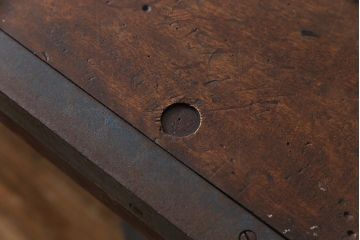 ヴィンテージ家具　ビンテージ　ジャンクさが魅力的なアイアンフレームの作業台(鉄脚テーブル)(2)