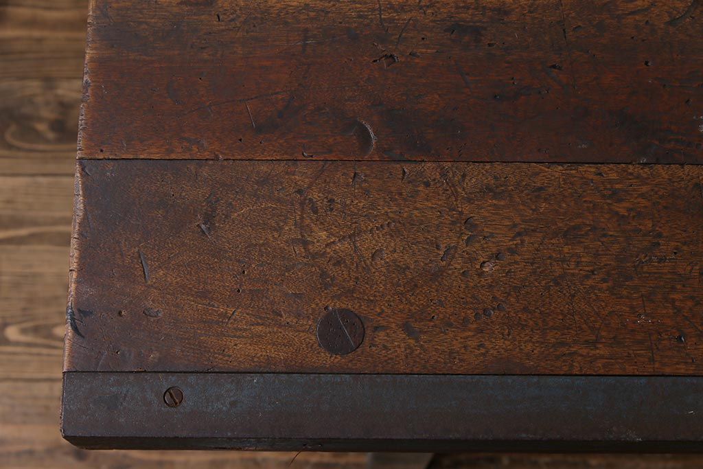 ヴィンテージ家具　ビンテージ　ジャンクさが魅力的なアイアンフレームの作業台(鉄脚テーブル)(3)