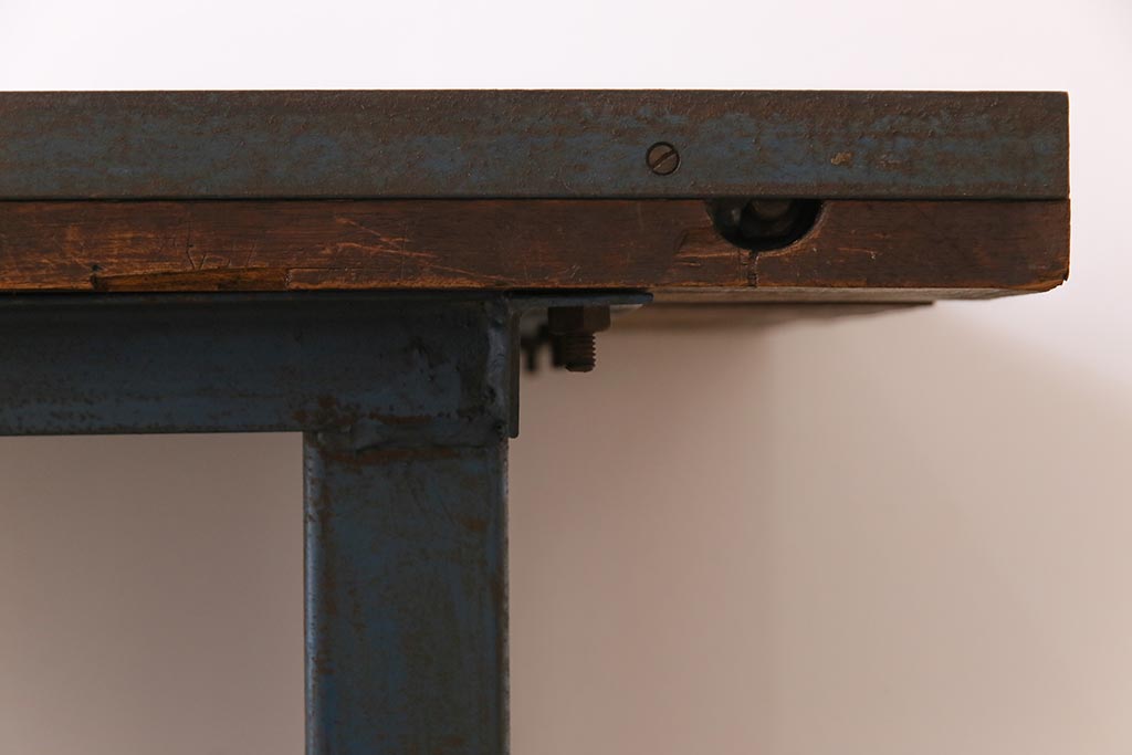 ヴィンテージ家具　ビンテージ　ジャンクさが魅力的なアイアンフレームの作業台(鉄脚テーブル)(3)