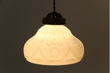 昭和レトロ　浮き出た模様が可愛らしいガラスシェード(電笠、天井照明)