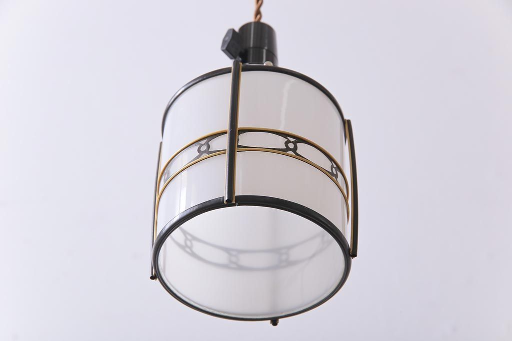 昭和レトロ　和モダンで味わい深い乳白ガラスシェード(電笠、天井照明)