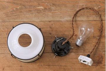 昭和レトロ　和モダンで味わい深い乳白ガラスシェード(電笠、天井照明)