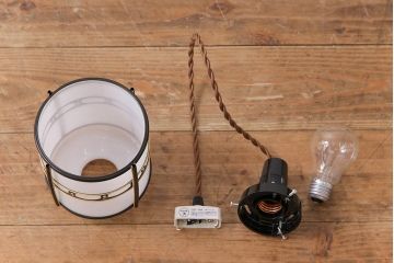 昭和レトロ　和モダンで味わい深い乳白ガラスシェード(電笠、天井照明)