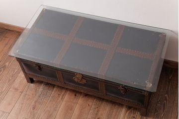 アンティーク雑貨　リメイク品　脚付き　ヴィンテージスタイルにおすすめなトランクセンターテーブル(ローテーブル、ビンテージ)