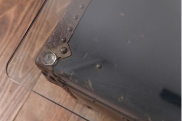 アンティーク雑貨　リメイク品　脚付き　ヴィンテージスタイルにおすすめなトランクセンターテーブル(ローテーブル、ビンテージ)