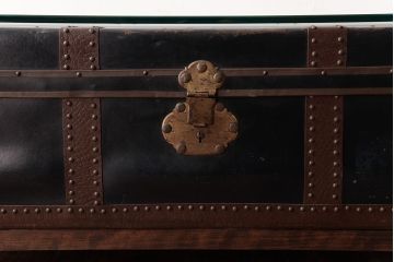 アンティーク雑貨　リメイク品　脚付き　ヴィンテージスタイルにおすすめなトランクセンターテーブル(ローテーブル、ビンテージ)