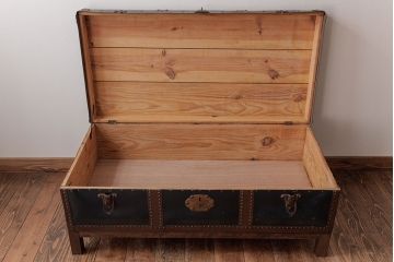 アンティーク雑貨　リメイク品　脚付き　ヴィンテージスタイルにおすすめなトランクセンターテーブル(ローテーブル、ビンテージ)