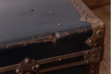 アンティーク雑貨　リメイク品　脚付き　ヴィンテージスタイルにおすすめなトランクセンターテーブル(ローテーブル、ビンテージ)