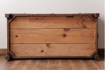 アンティーク雑貨　リメイク品　脚付き　ヴィンテージスタイルにおすすめなトランクセンターテーブル(ローテーブル、ビンテージ)
