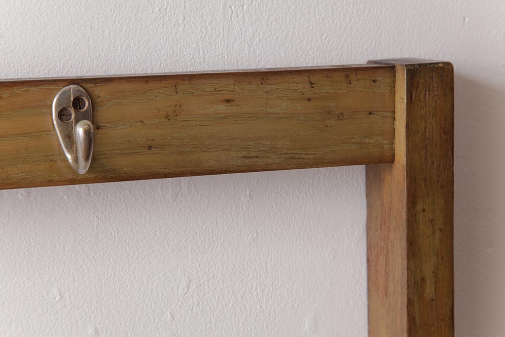 レトロ家具　昭和レトロ　さりげない個性が光るフック付きテーブル(ワークデスク、在宅ワーク、在宅用、作業台)