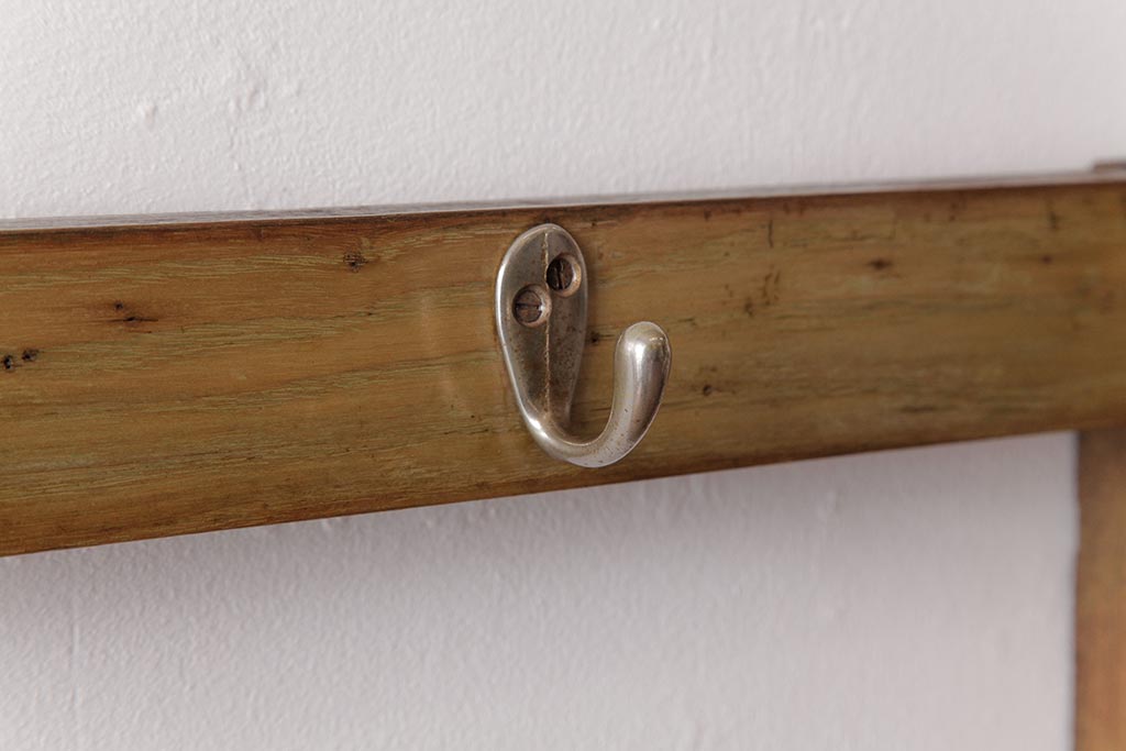 レトロ家具　昭和レトロ　さりげない個性が光るフック付きテーブル(ワークデスク、在宅ワーク、在宅用、作業台)