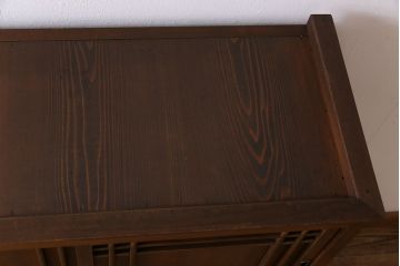 アンティーク家具　上手物　カバ材・柿材・ヒノキ材　格調高い佇まいが魅力の収納棚(戸棚、食器棚)