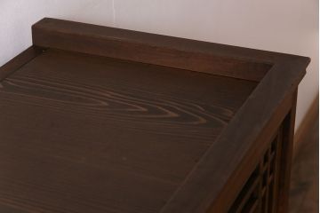 アンティーク家具　上手物　カバ材・柿材・ヒノキ材　格調高い佇まいが魅力の収納棚(戸棚、食器棚)