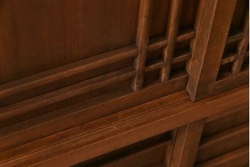 アンティーク家具　上手物　カバ材・柿材・ヒノキ材　格調高い佇まいが魅力の収納棚(戸棚、食器棚)