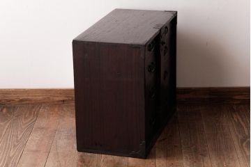 アンティーク家具　和製アンティーク　総桐材　味わい深い佇まいの閂(かんぬき、桐箪笥、桐たんす)付き小箪笥(時代箪笥、小引き出し、桐箪笥、桐たんす)