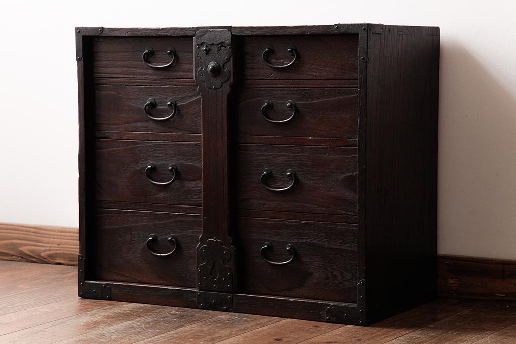 アンティーク家具　和製アンティーク　総桐材　味わい深い佇まいの閂(かんぬき、桐箪笥、桐たんす)付き小箪笥(時代箪笥、小引き出し、桐箪笥、桐たんす)