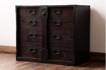 アンティーク家具　和製アンティーク　総桐材　味わい深い佇まいの閂(かんぬき、桐箪笥、桐たんす)付き小箪笥(時代箪笥、小引き出し、桐箪笥、桐たんす)