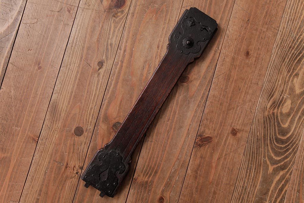 アンティーク家具　和製アンティーク　総桐材　味わい深い佇まいの閂(かんぬき、桐箪笥、桐たんす)付き小箪笥(時代箪笥、小引き出し、桐箪笥、桐たんす)