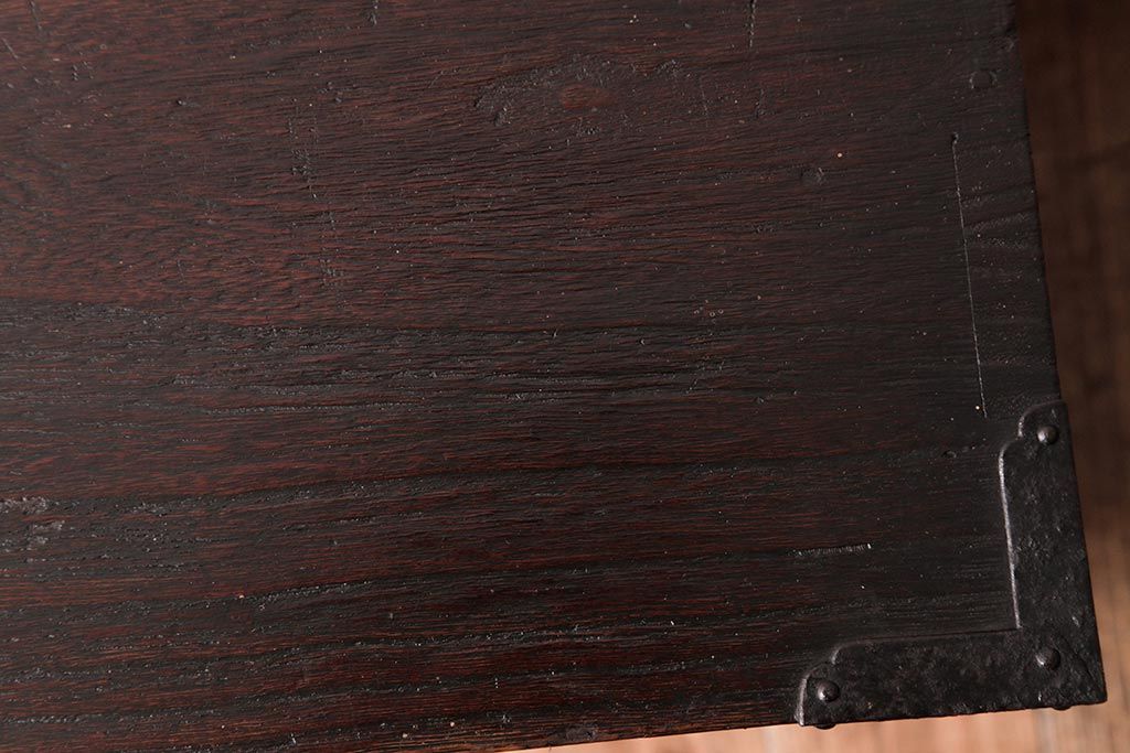 アンティーク家具　和製アンティーク　総桐材　味わい深い佇まいの閂(かんぬき、桐箪笥、桐たんす)付き小箪笥(時代箪笥、小引き出し、桐箪笥、桐たんす)